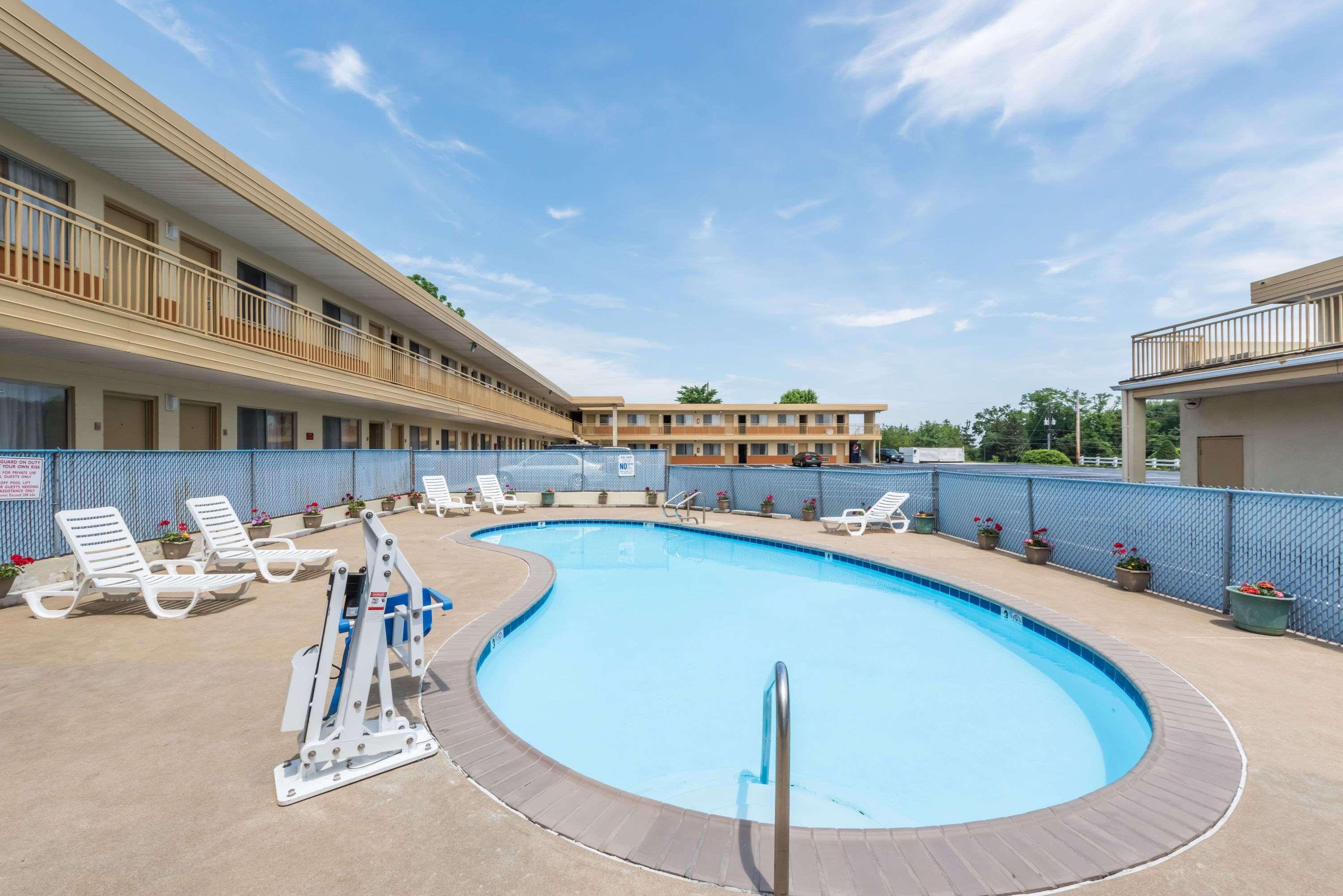 Red Carpet Inn Lancaster Millersville 외부 사진